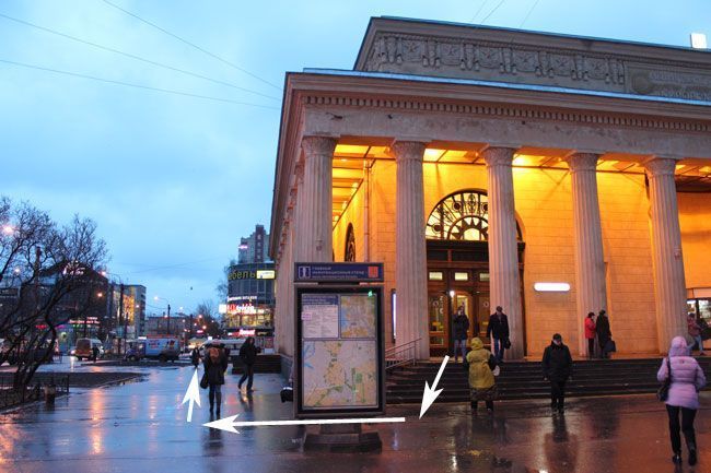 Выйдите из метро «Кировский завод» и поверните направо на улицу В.Алексеева, далее двигайтесь вперед до перекрестка с улицей М.Говорова.