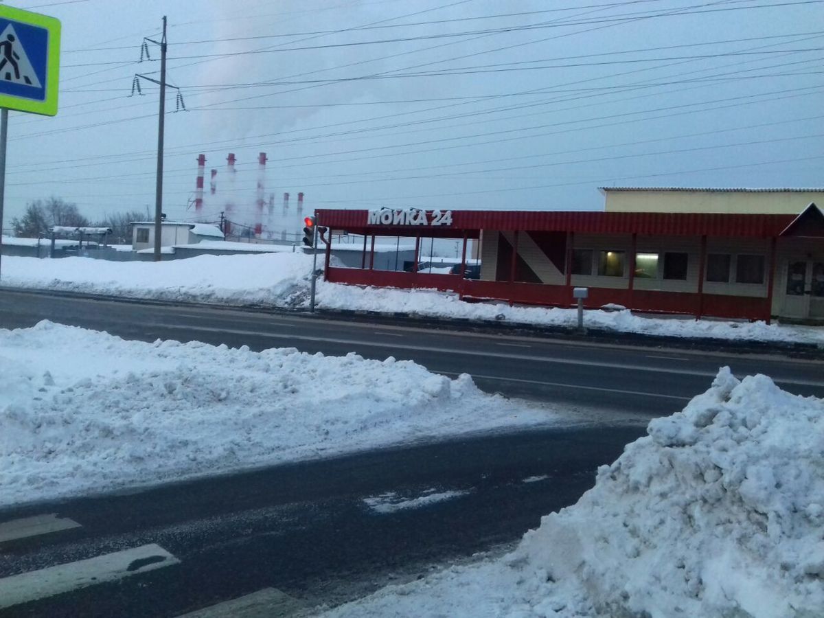 Дойдите до перекрестка с улицей Москворечье (ориентир - Мойка 24) и поверните налево.
